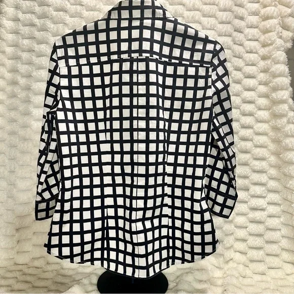 Women Monochrome Checkered Blouse - Picture 2 of 6